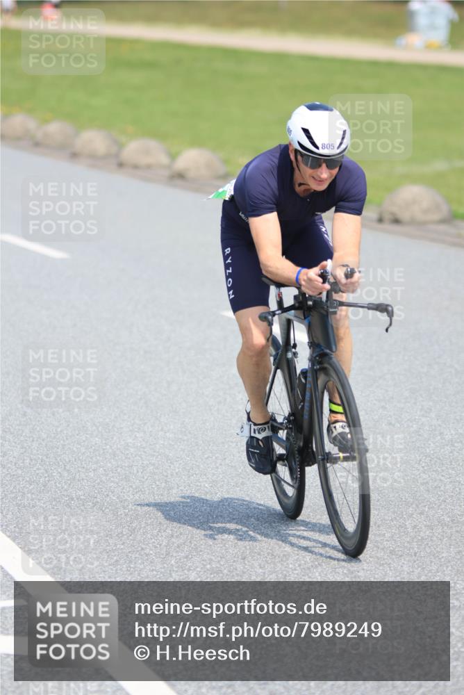 21.06.2025 - 27. Vierlanden-Triathlon H.Heesch http://msf.ph/oto/7989249 15.06.2025 11:46:27 Radfahren 640, 694, 805 meine-sportfotos.de