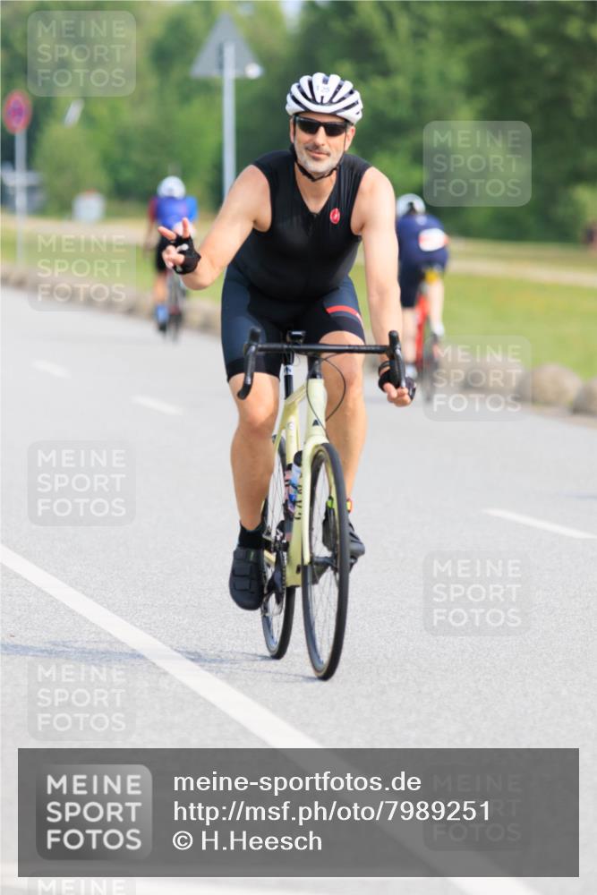 15.06.2025 - 27. Vierlanden-Triathlon H.Heesch http://msf.ph/oto/7989251 15.06.2025 09:32:59 Radfahren 48, 125, 161, 235, 239 meine-sportfotos.de
