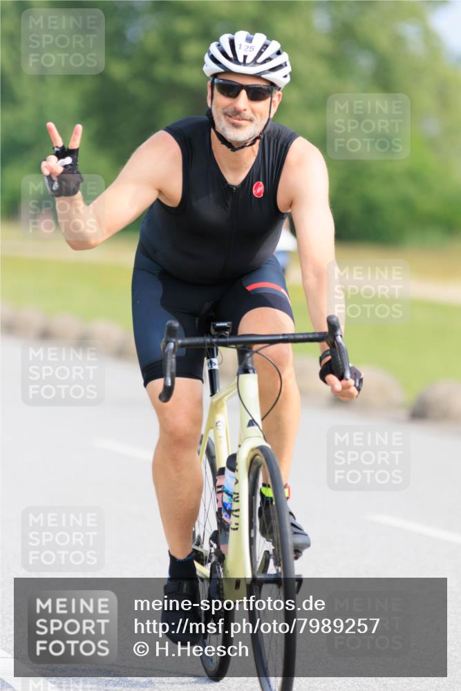 15.06.2025 - 27. Vierlanden-Triathlon H.Heesch http://msf.ph/oto/7989257 15.06.2025 09:33:00 Radfahren 48, 125, 161, 235, 239 meine-sportfotos.de