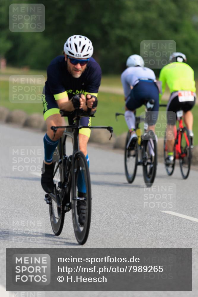 15.06.2025 - 27. Vierlanden-Triathlon H.Heesch http://msf.ph/oto/7989265 15.06.2025 09:33:08 Radfahren 34, 152, 235, 239 meine-sportfotos.de