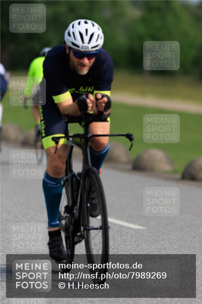15.06.2025 - 27. Vierlanden-Triathlon H.Heesch http://msf.ph/oto/7989269 15.06.2025 09:33:08 Radfahren 34, 152, 235, 239 meine-sportfotos.de