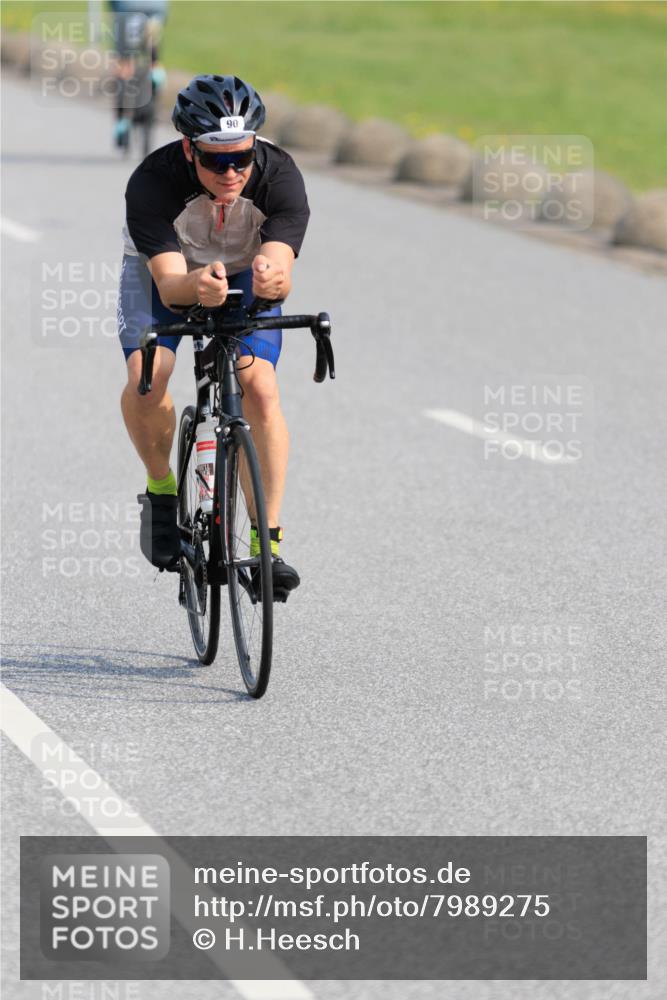 15.06.2025 - 27. Vierlanden-Triathlon H.Heesch http://msf.ph/oto/7989275 15.06.2025 09:33:43 Radfahren 90, 97, 150 meine-sportfotos.de