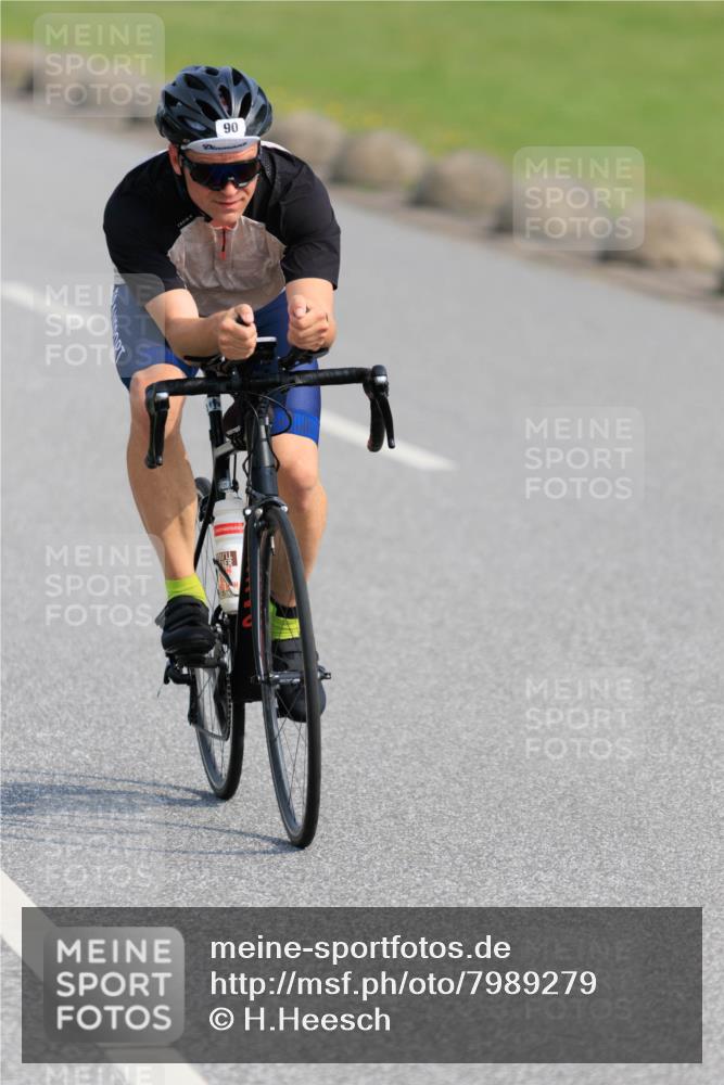 15.06.2025 - 27. Vierlanden-Triathlon H.Heesch http://msf.ph/oto/7989279 15.06.2025 09:33:44 Radfahren 90, 97, 150 meine-sportfotos.de