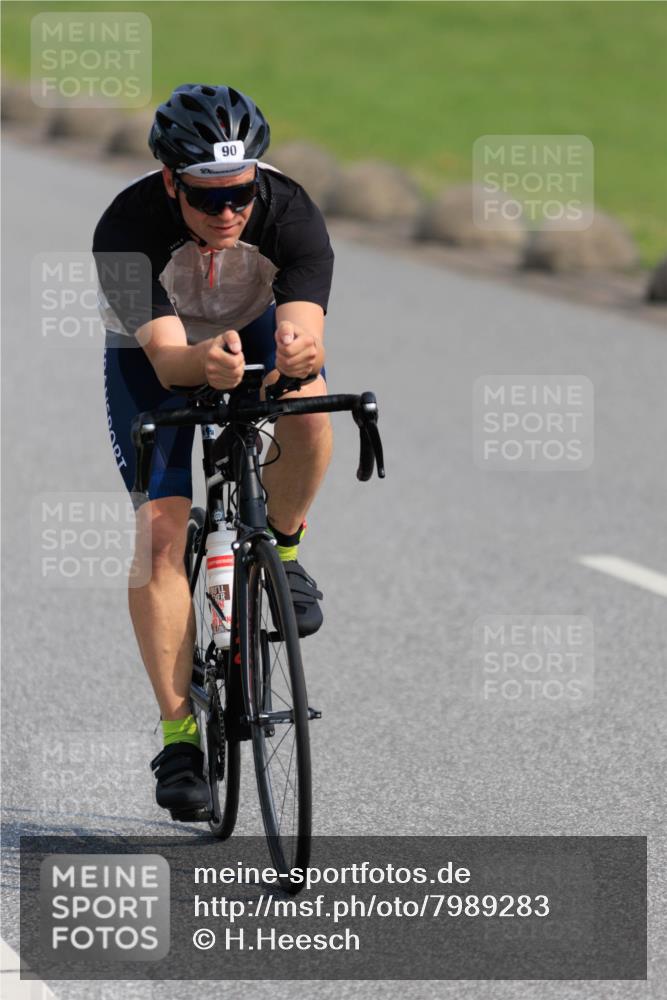 15.06.2025 - 27. Vierlanden-Triathlon H.Heesch http://msf.ph/oto/7989283 15.06.2025 09:33:44 Radfahren 90, 97, 150 meine-sportfotos.de