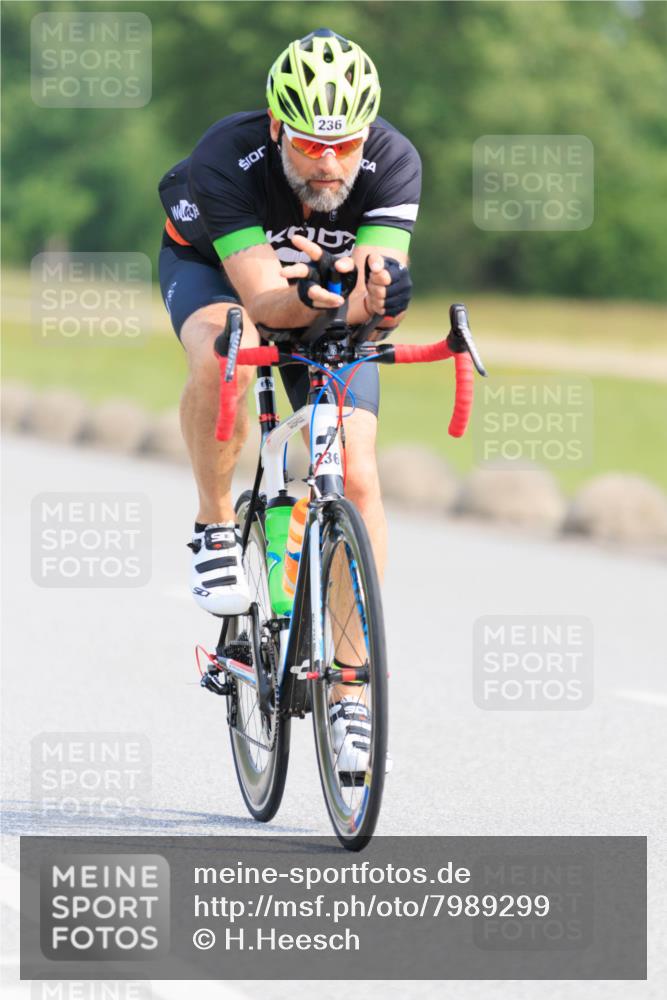 15.06.2025 - 27. Vierlanden-Triathlon H.Heesch http://msf.ph/oto/7989299 15.06.2025 09:34:06 Radfahren 236 meine-sportfotos.de