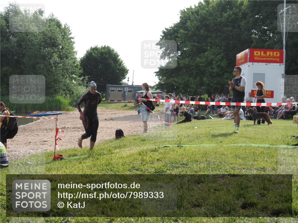 15.06.2025 - 27. Vierlanden-Triathlon KatJ http://msf.ph/oto/7989333 15.06.2025 09:08:37 Schwimmen 226 meine-sportfotos.de