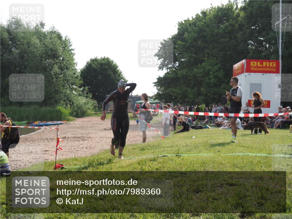 15.06.2025 - 27. Vierlanden-Triathlon KatJ http://msf.ph/oto/7989360 15.06.2025 09:08:38 Schwimmen 226 meine-sportfotos.de
