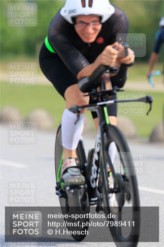 15.06.2025 - 27. Vierlanden-Triathlon H.Heesch http://msf.ph/oto/7989411 15.06.2025 09:37:26 Radfahren 16, 25, 46, 70, 133, 186, 196, 207 meine-sportfotos.de
