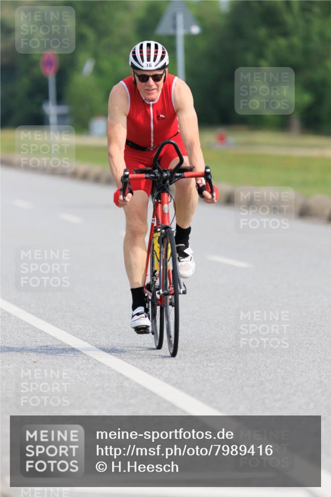 15.06.2025 - 27. Vierlanden-Triathlon H.Heesch http://msf.ph/oto/7989416 15.06.2025 09:37:30 Radfahren 16, 25, 46, 133, 207 meine-sportfotos.de