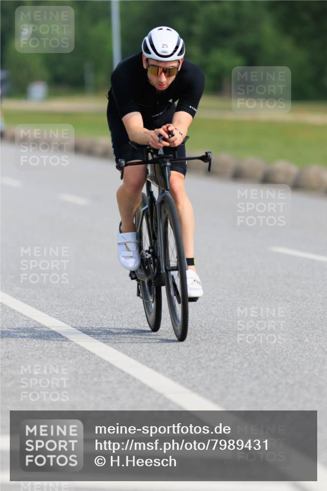 15.06.2025 - 27. Vierlanden-Triathlon H.Heesch http://msf.ph/oto/7989431 15.06.2025 09:37:33 Radfahren 16, 25, 32, 133, 157, 207 meine-sportfotos.de