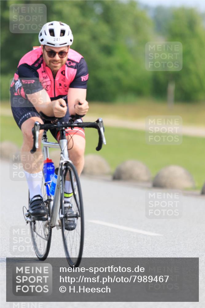 15.06.2025 - 27. Vierlanden-Triathlon H.Heesch http://msf.ph/oto/7989467 15.06.2025 09:37:55 Radfahren 225, 241 meine-sportfotos.de