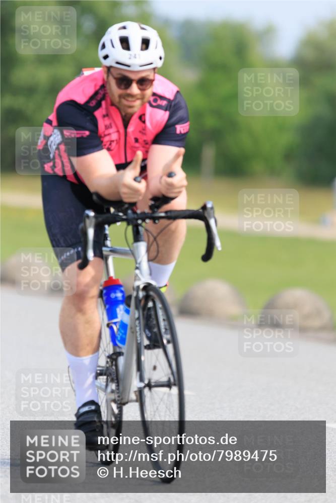 15.06.2025 - 27. Vierlanden-Triathlon H.Heesch http://msf.ph/oto/7989475 15.06.2025 09:37:55 Radfahren 225, 241 meine-sportfotos.de
