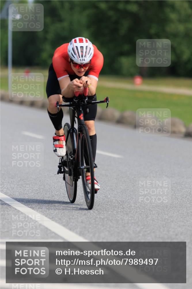 15.06.2025 - 27. Vierlanden-Triathlon H.Heesch http://msf.ph/oto/7989497 15.06.2025 09:38:34 Radfahren 4, 123, 124, 232, 235 meine-sportfotos.de