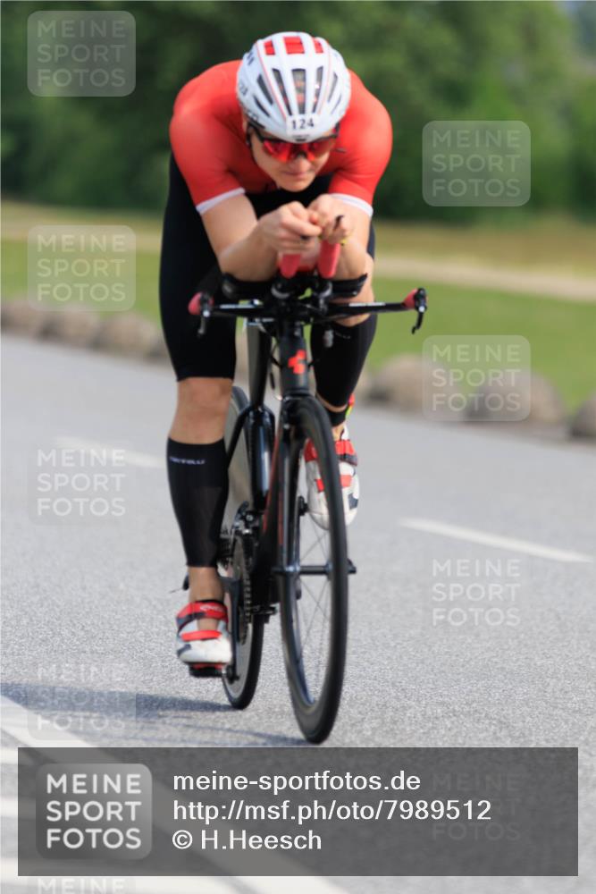 15.06.2025 - 27. Vierlanden-Triathlon H.Heesch http://msf.ph/oto/7989512 15.06.2025 09:38:34 Radfahren 4, 123, 124, 232, 235 meine-sportfotos.de