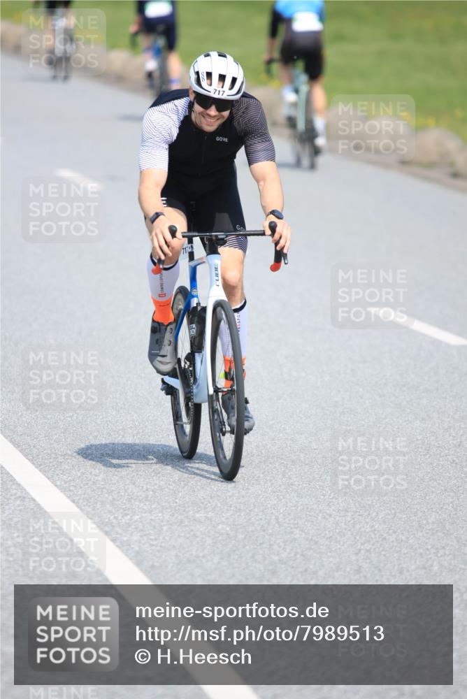 21.06.2025 - 27. Vierlanden-Triathlon H.Heesch http://msf.ph/oto/7989513 15.06.2025 11:47:14 Radfahren 717, 787 meine-sportfotos.de