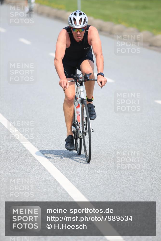 21.06.2025 - 27. Vierlanden-Triathlon H.Heesch http://msf.ph/oto/7989534 15.06.2025 11:47:17 Radfahren 717, 787 meine-sportfotos.de