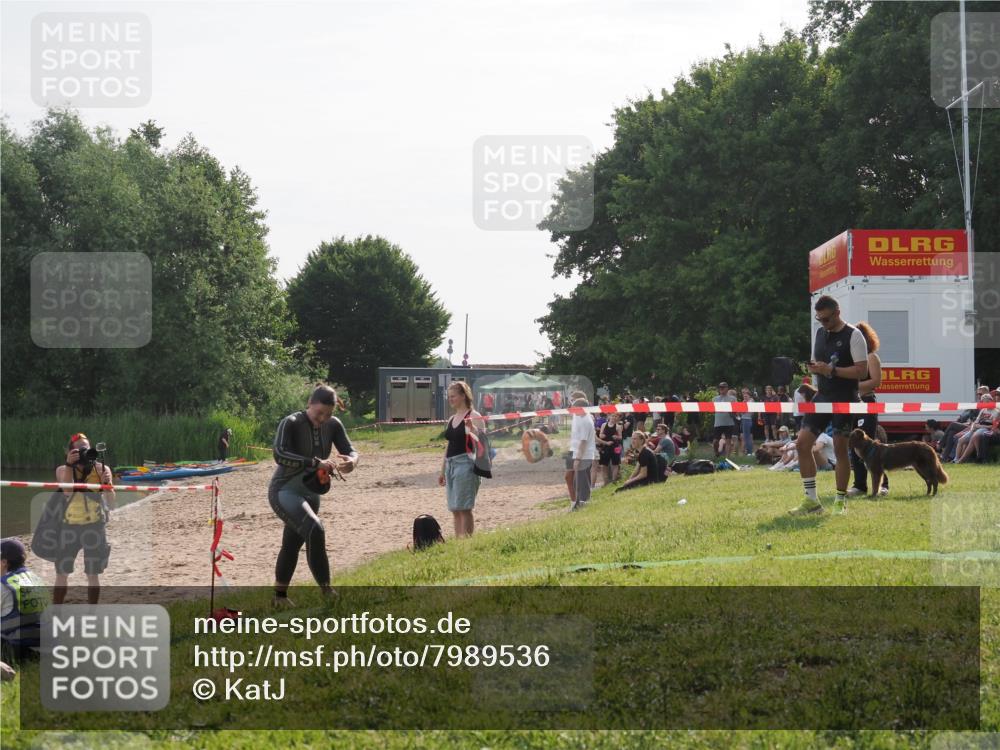 15.06.2025 - 27. Vierlanden-Triathlon KatJ http://msf.ph/oto/7989536 15.06.2025 09:08:59 Schwimmen 199 meine-sportfotos.de