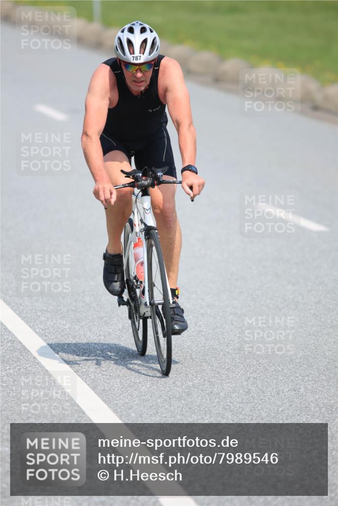 21.06.2025 - 27. Vierlanden-Triathlon H.Heesch http://msf.ph/oto/7989546 15.06.2025 11:47:18 Radfahren 717, 787 meine-sportfotos.de
