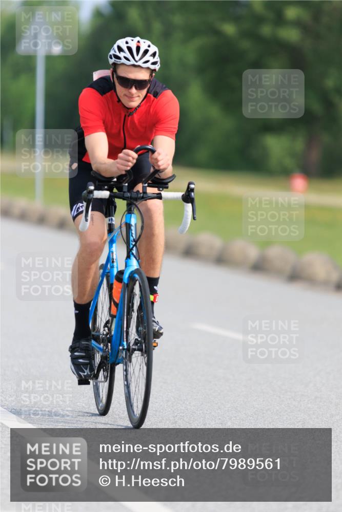 15.06.2025 - 27. Vierlanden-Triathlon H.Heesch http://msf.ph/oto/7989561 15.06.2025 09:40:22 Radfahren 82 meine-sportfotos.de