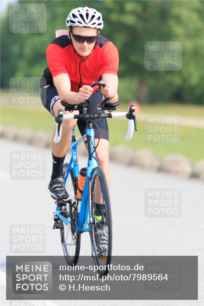 15.06.2025 - 27. Vierlanden-Triathlon H.Heesch http://msf.ph/oto/7989564 15.06.2025 09:40:22 Radfahren 82 meine-sportfotos.de