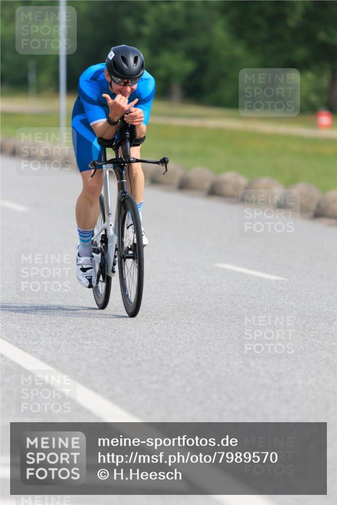 15.06.2025 - 27. Vierlanden-Triathlon H.Heesch http://msf.ph/oto/7989570 15.06.2025 09:40:44 Radfahren 14, 242 meine-sportfotos.de
