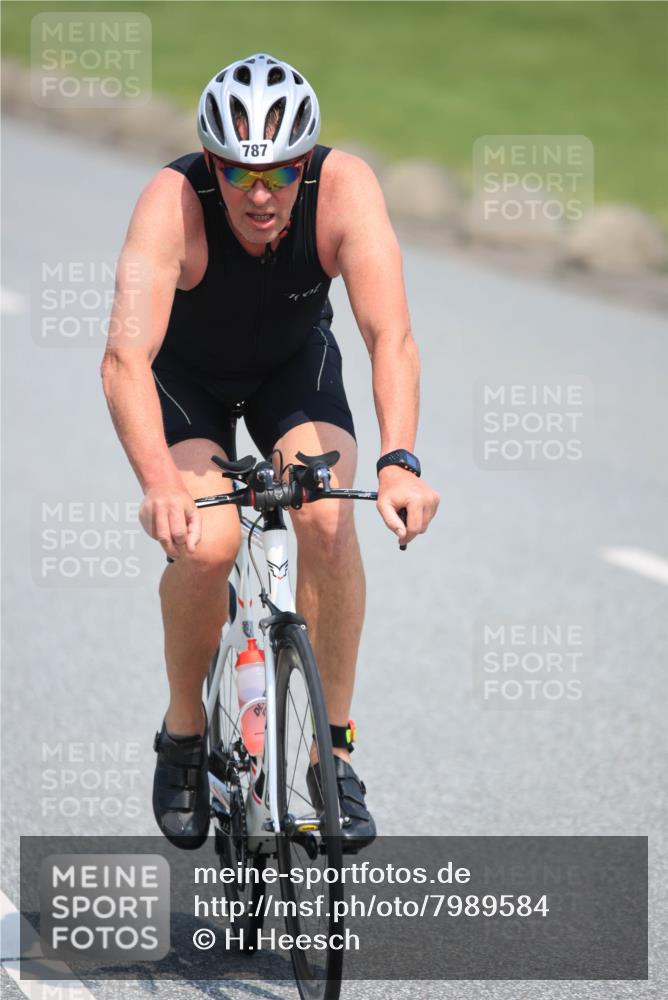21.06.2025 - 27. Vierlanden-Triathlon H.Heesch http://msf.ph/oto/7989584 15.06.2025 11:47:18 Radfahren 717, 787 meine-sportfotos.de