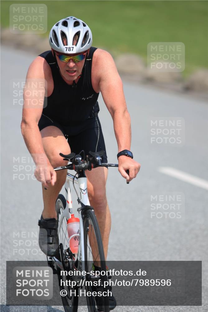 21.06.2025 - 27. Vierlanden-Triathlon H.Heesch http://msf.ph/oto/7989596 15.06.2025 11:47:18 Radfahren 717, 787 meine-sportfotos.de
