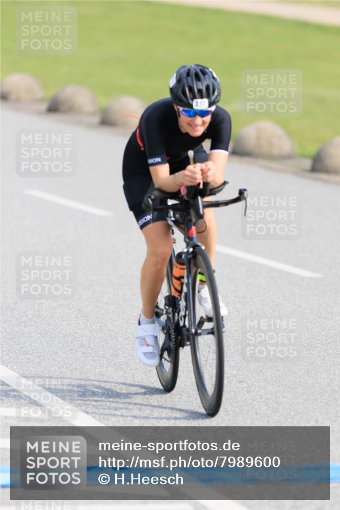 15.06.2025 - 27. Vierlanden-Triathlon H.Heesch http://msf.ph/oto/7989600 15.06.2025 09:41:14 Radfahren 36, 217, 227 meine-sportfotos.de