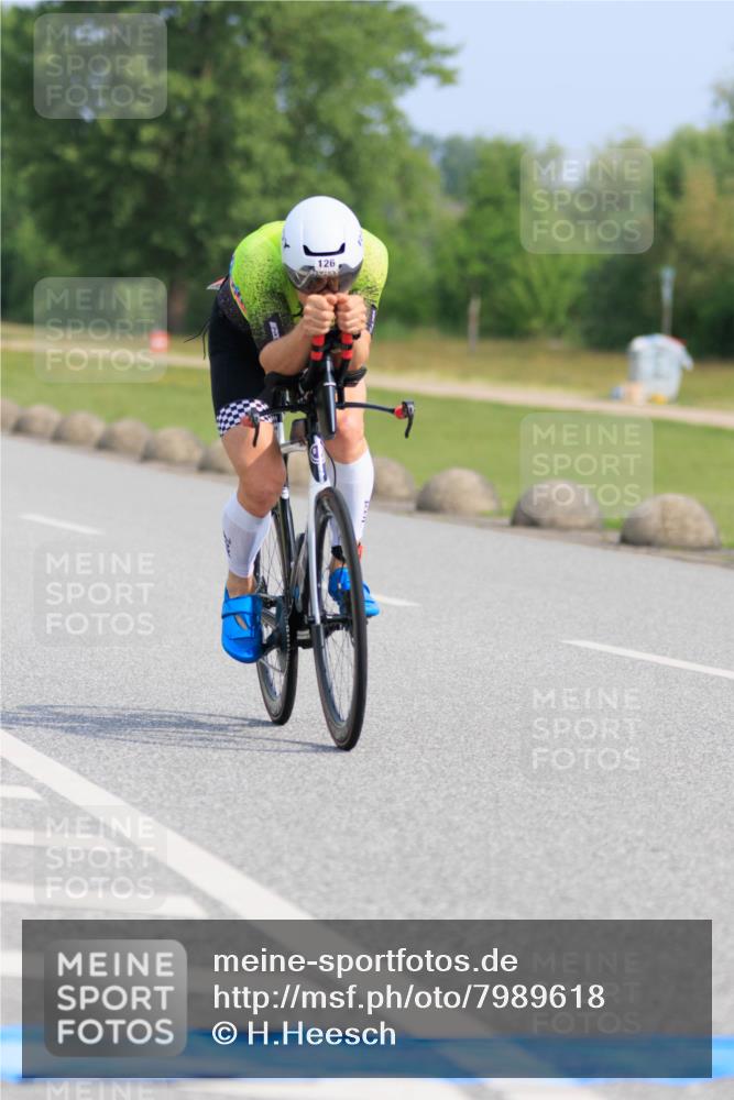 15.06.2025 - 27. Vierlanden-Triathlon H.Heesch http://msf.ph/oto/7989618 15.06.2025 09:41:38 Radfahren 126, 238 meine-sportfotos.de