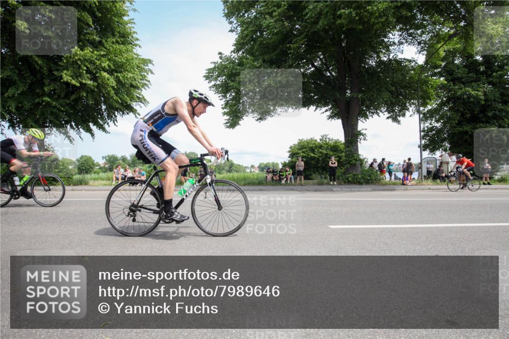 15.06.2025 - 7 Türme Triathlon Yannick Fuchs http://msf.ph/oto/7989646 15.06.2025 13:06:02 Radfahren 320, 447, 479, 794, 972 meine-sportfotos.de