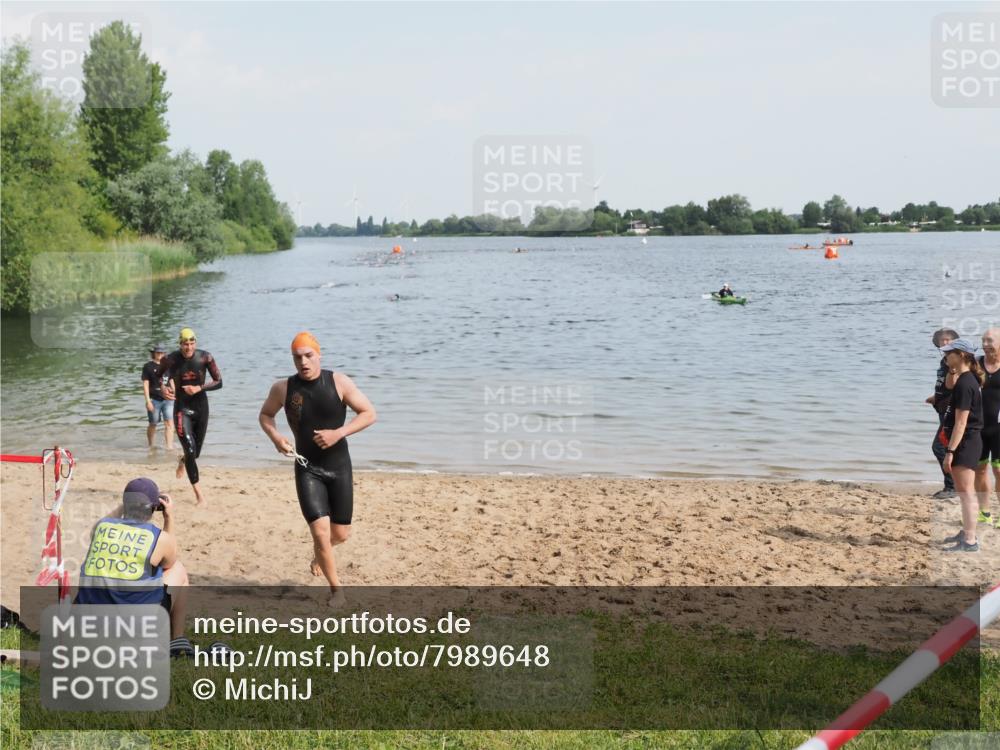 21.06.2025 - 27. Vierlanden-Triathlon MichiJ http://msf.ph/oto/7989648 15.06.2026 09:52:03 Schwimmen 282, 288, 292 meine-sportfotos.de