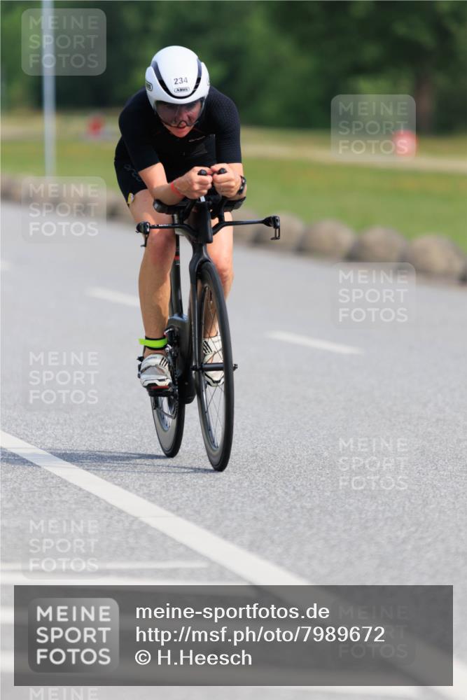 15.06.2025 - 27. Vierlanden-Triathlon H.Heesch http://msf.ph/oto/7989672 15.06.2025 09:42:03 Radfahren 206, 234, 246 meine-sportfotos.de