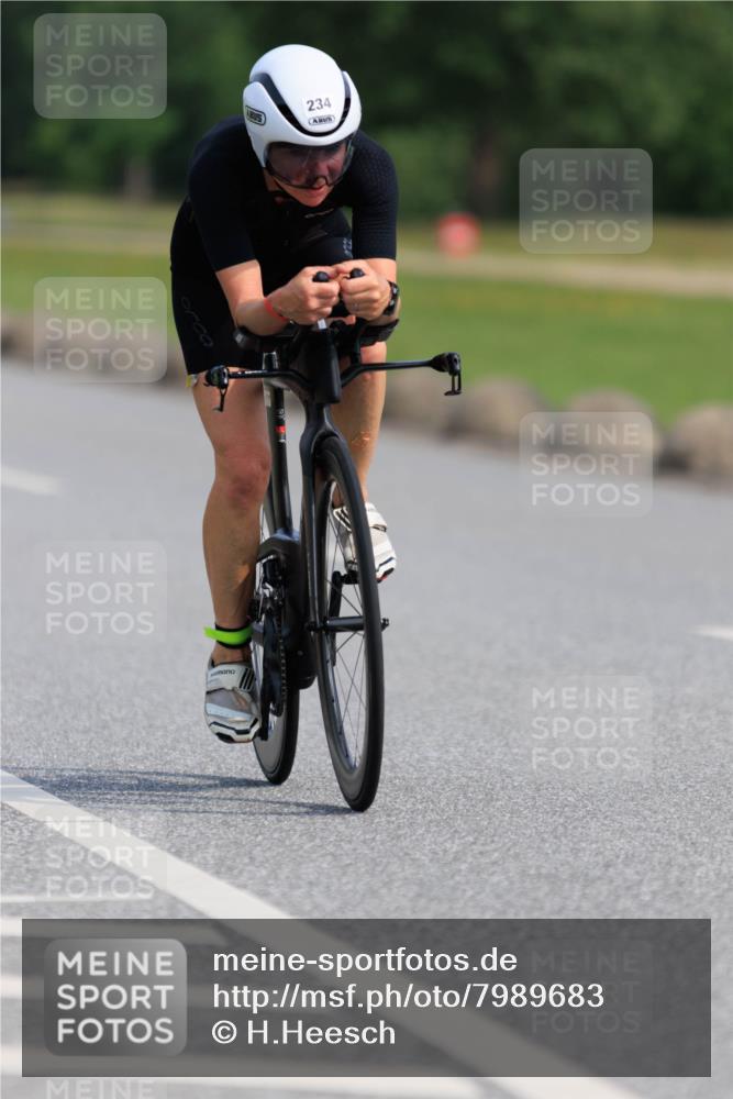 15.06.2025 - 27. Vierlanden-Triathlon H.Heesch http://msf.ph/oto/7989683 15.06.2025 09:42:03 Radfahren 206, 234, 246 meine-sportfotos.de