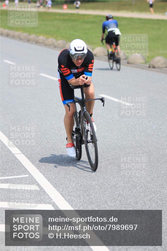 21.06.2025 - 27. Vierlanden-Triathlon H.Heesch http://msf.ph/oto/7989697 15.06.2025 11:47:40 Radfahren 82, 108, 709, 829, 847 meine-sportfotos.de