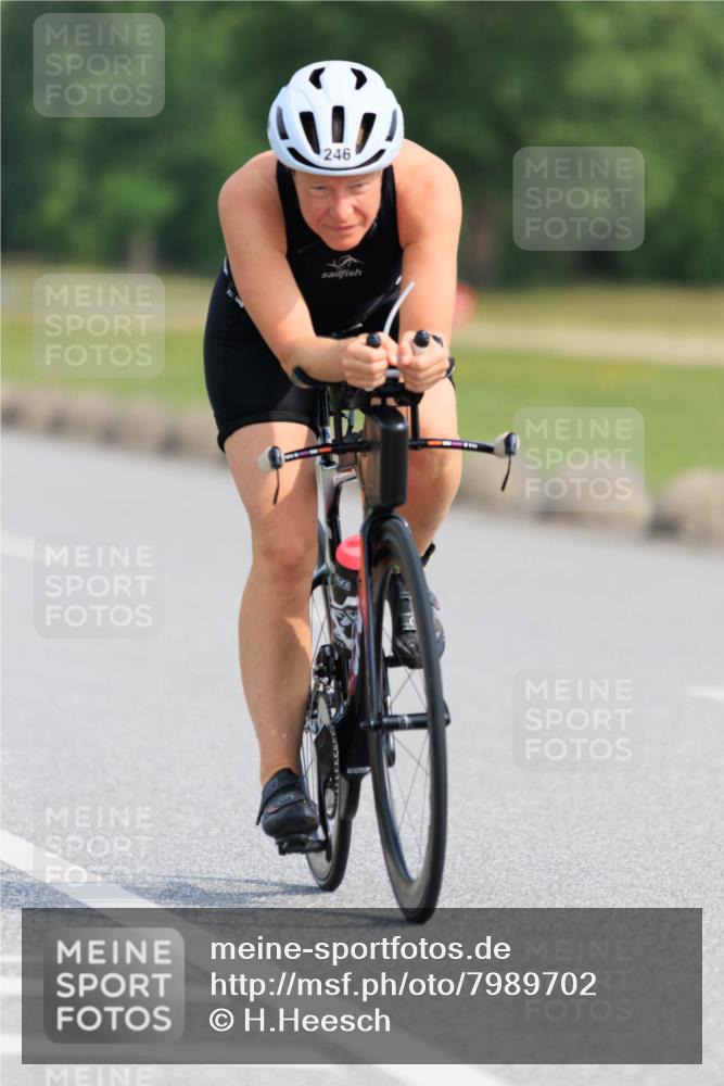 15.06.2025 - 27. Vierlanden-Triathlon H.Heesch http://msf.ph/oto/7989702 15.06.2025 09:42:05 Radfahren 234, 246 meine-sportfotos.de