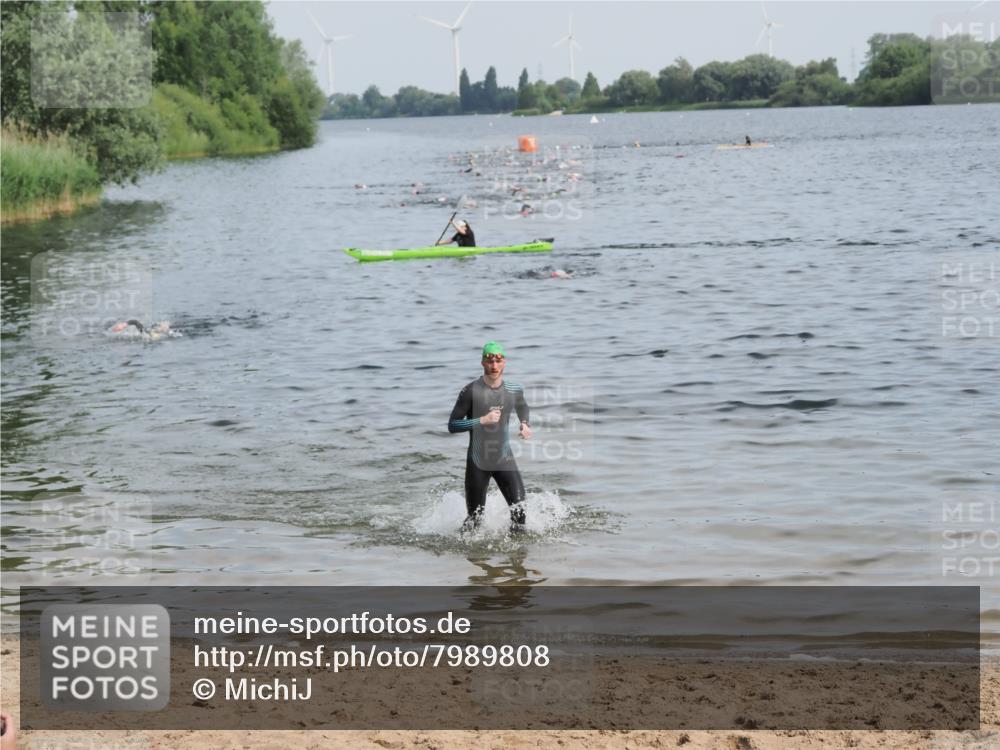 21.06.2025 - 27. Vierlanden-Triathlon MichiJ http://msf.ph/oto/7989808 15.06.2026 09:52:41 Schwimmen 313 meine-sportfotos.de