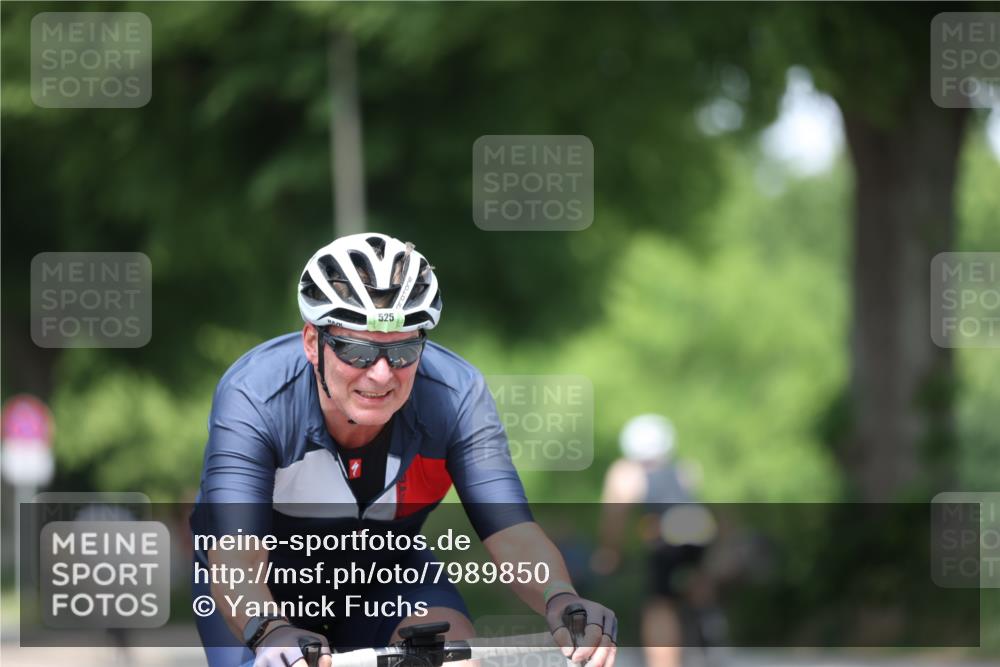 15.06.2025 - 7 Türme Triathlon Yannick Fuchs http://msf.ph/oto/7989850 15.06.2025 13:02:33 Radfahren 196, 271, 376, 525, 641, 717, 899, 1044, 1052, 1055, 1095 meine-sportfotos.de