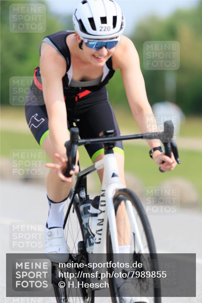 15.06.2025 - 27. Vierlanden-Triathlon H.Heesch http://msf.ph/oto/7989855 15.06.2025 09:43:03 Radfahren 25, 196, 220 meine-sportfotos.de
