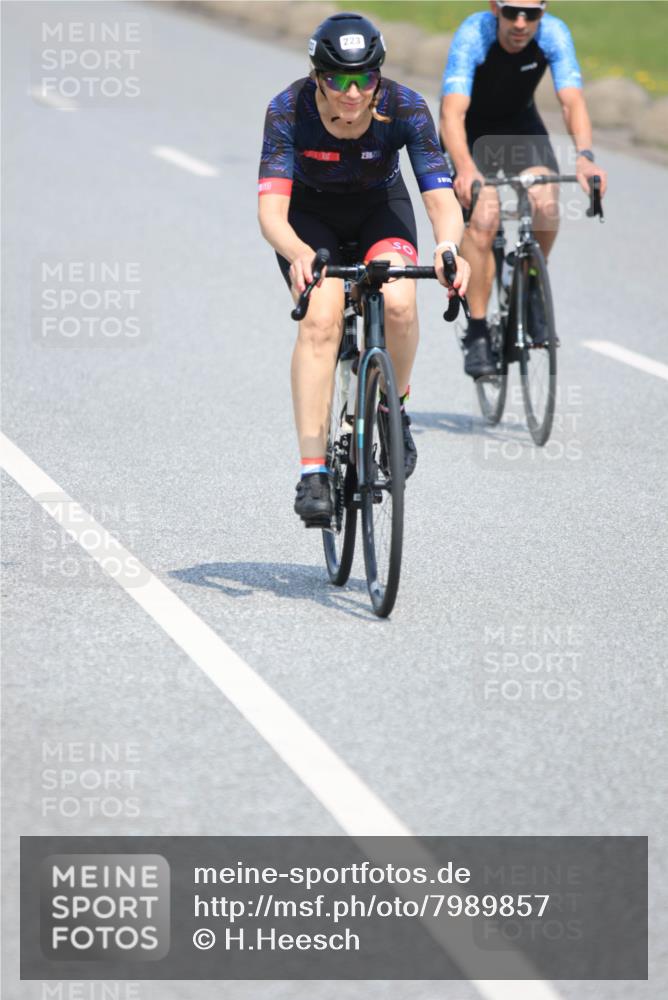 21.06.2025 - 27. Vierlanden-Triathlon H.Heesch http://msf.ph/oto/7989857 15.06.2025 11:48:31 Radfahren 223, 781, 816, 866 meine-sportfotos.de