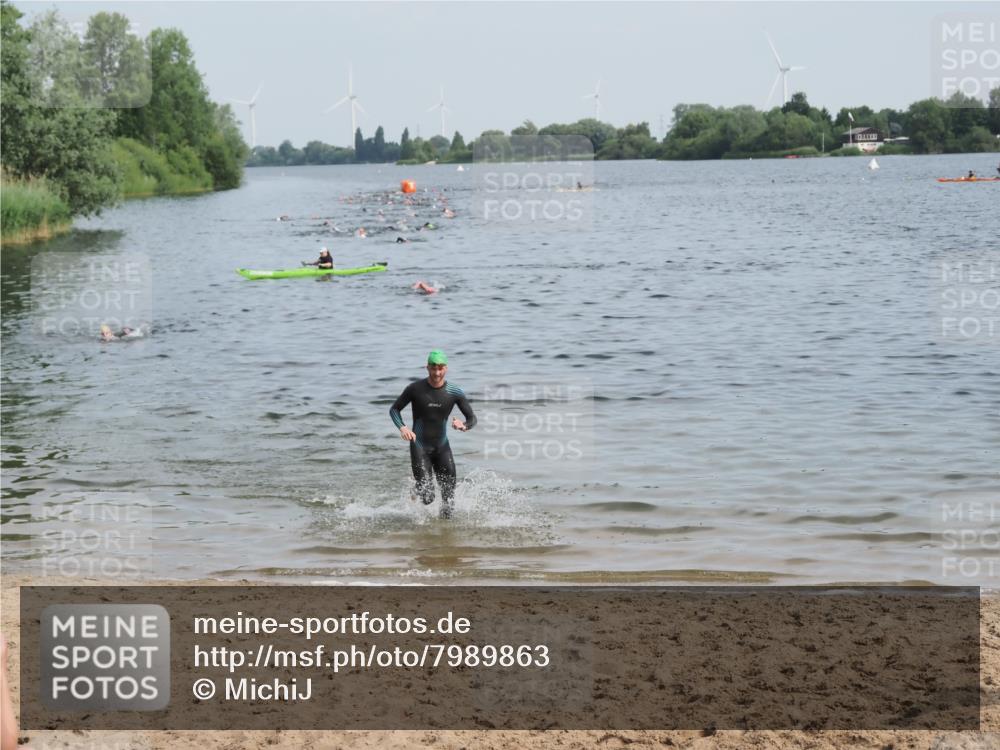 21.06.2025 - 27. Vierlanden-Triathlon MichiJ http://msf.ph/oto/7989863 15.06.2026 09:52:42 Schwimmen 313 meine-sportfotos.de