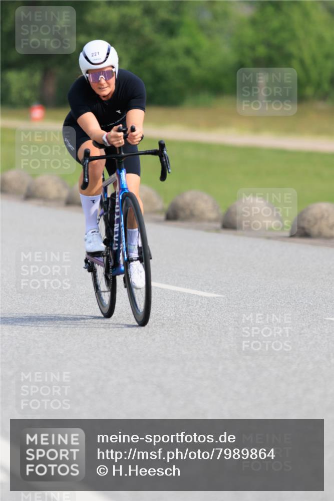 15.06.2025 - 27. Vierlanden-Triathlon H.Heesch http://msf.ph/oto/7989864 15.06.2025 09:43:24 Radfahren 221 meine-sportfotos.de