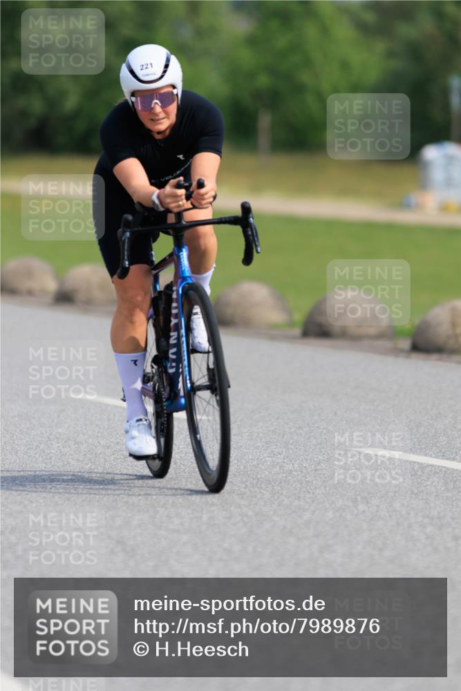 15.06.2025 - 27. Vierlanden-Triathlon H.Heesch http://msf.ph/oto/7989876 15.06.2025 09:43:25 Radfahren 221 meine-sportfotos.de