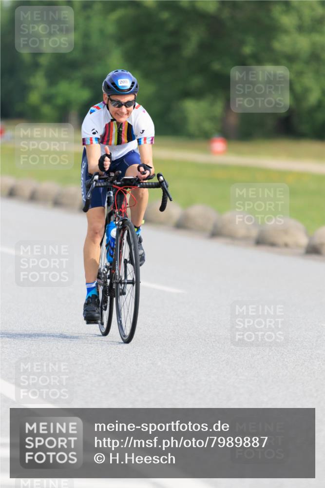 15.06.2025 - 27. Vierlanden-Triathlon H.Heesch http://msf.ph/oto/7989887 15.06.2025 09:43:54 Radfahren 124, 157, 208 meine-sportfotos.de