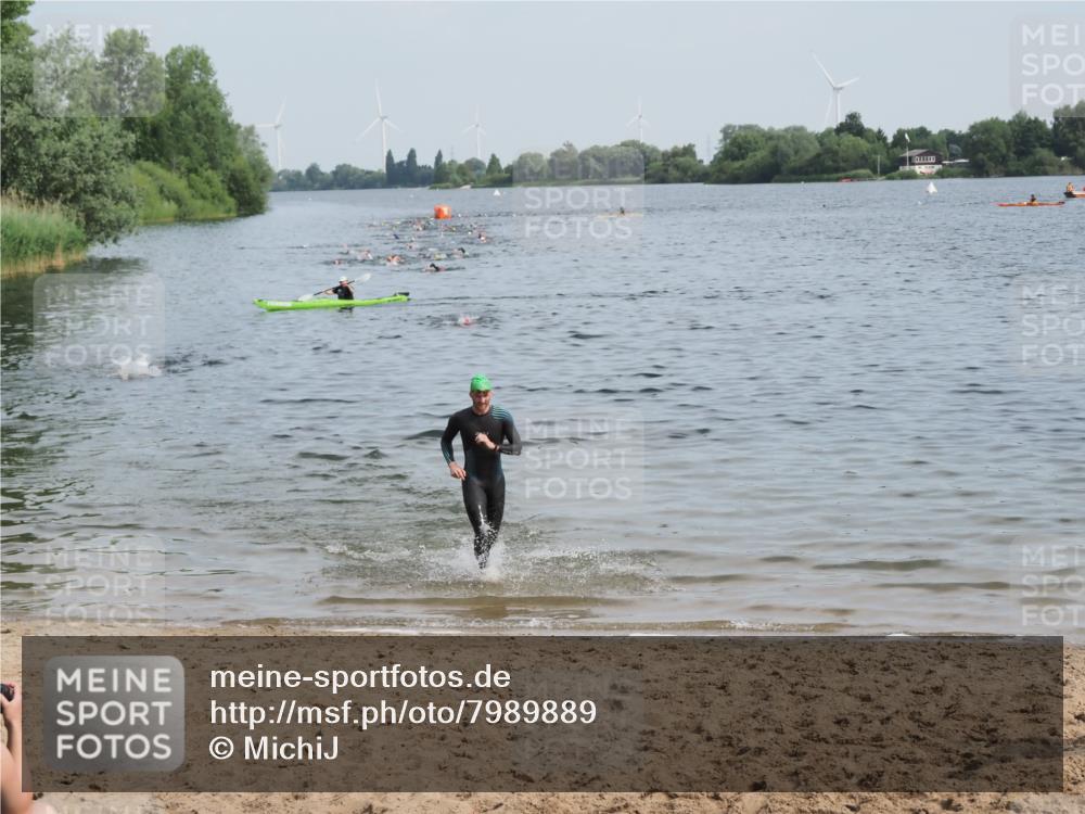 21.06.2025 - 27. Vierlanden-Triathlon MichiJ http://msf.ph/oto/7989889 15.06.2026 09:52:42 Schwimmen 313 meine-sportfotos.de