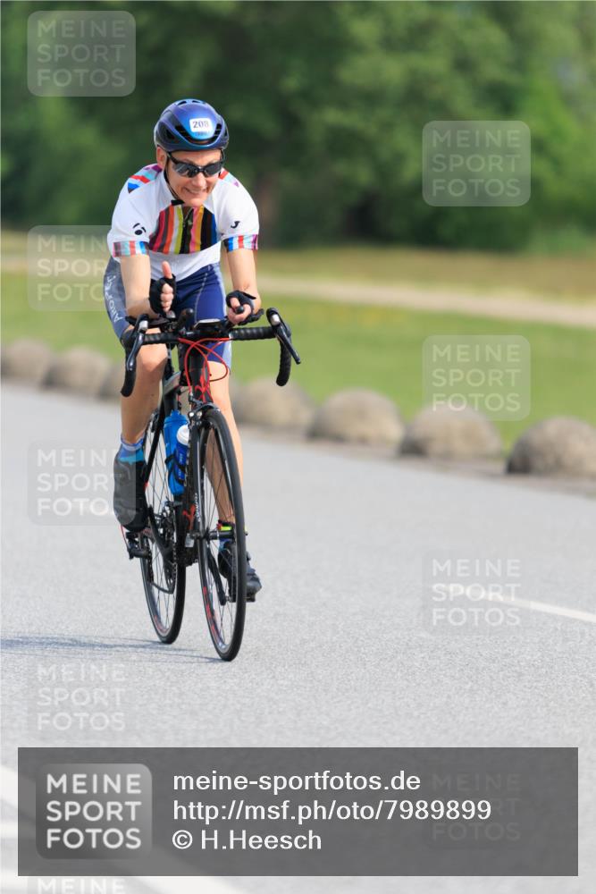15.06.2025 - 27. Vierlanden-Triathlon H.Heesch http://msf.ph/oto/7989899 15.06.2025 09:43:55 Radfahren 124, 157, 208 meine-sportfotos.de