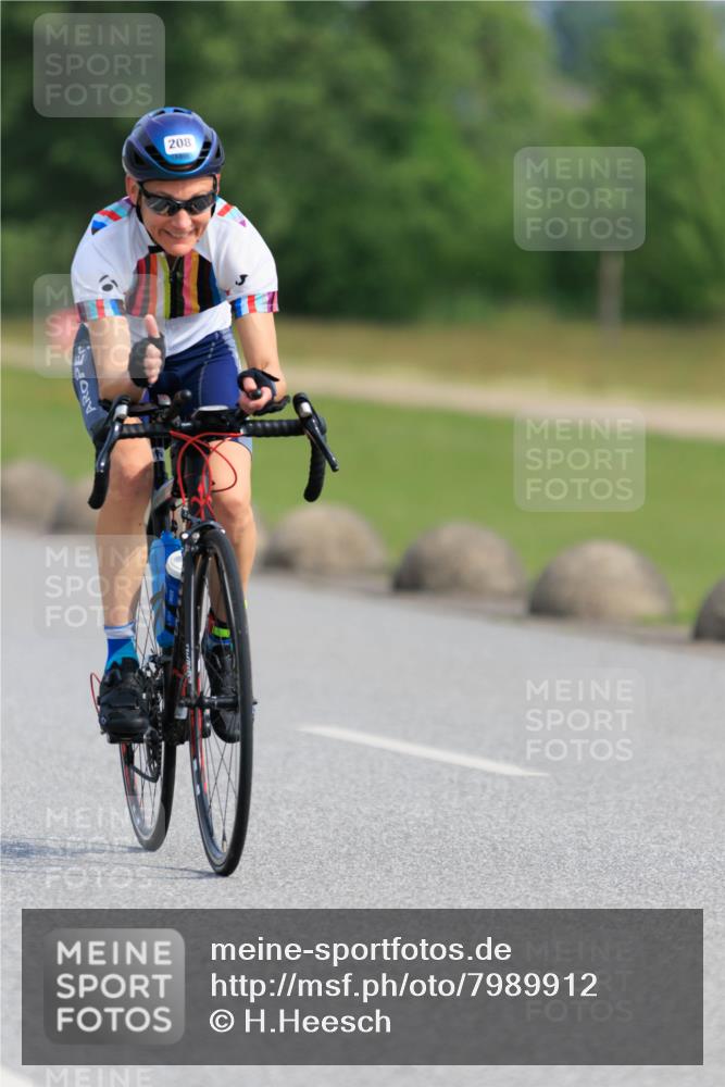 15.06.2025 - 27. Vierlanden-Triathlon H.Heesch http://msf.ph/oto/7989912 15.06.2025 09:43:55 Radfahren 124, 157, 208 meine-sportfotos.de