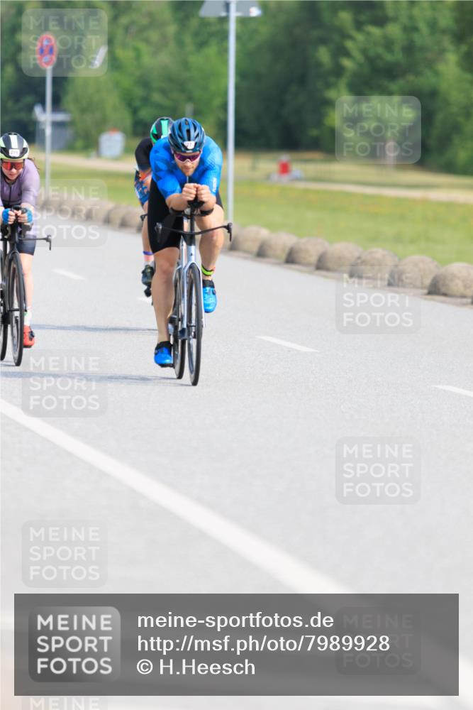 15.06.2025 - 27. Vierlanden-Triathlon H.Heesch http://msf.ph/oto/7989928 15.06.2025 09:44:06 Radfahren 27, 39, 54, 216, 241 meine-sportfotos.de