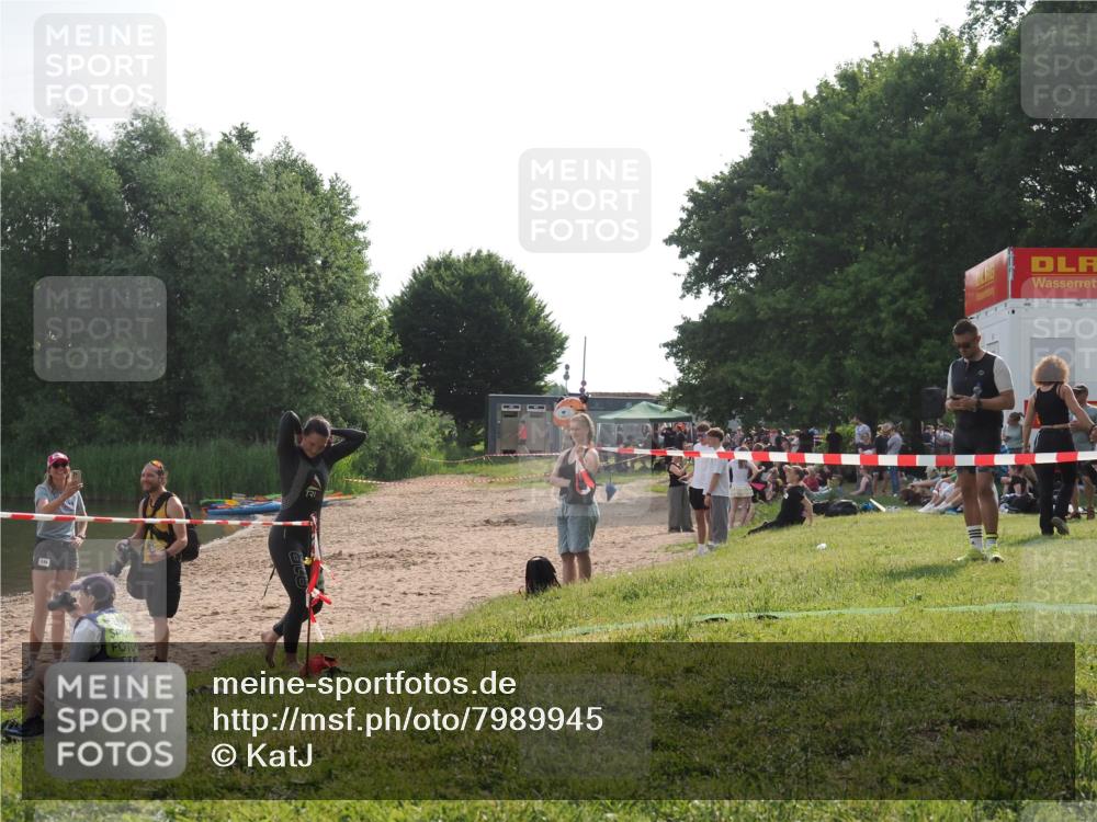 15.06.2025 - 27. Vierlanden-Triathlon KatJ http://msf.ph/oto/7989945 15.06.2025 09:09:22 Schwimmen 224 meine-sportfotos.de