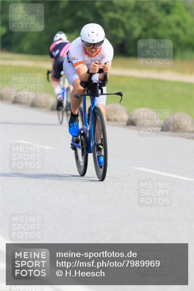 15.06.2025 - 27. Vierlanden-Triathlon H.Heesch http://msf.ph/oto/7989969 15.06.2025 09:44:10 Radfahren 27, 39, 41, 54, 113, 168, 216 meine-sportfotos.de
