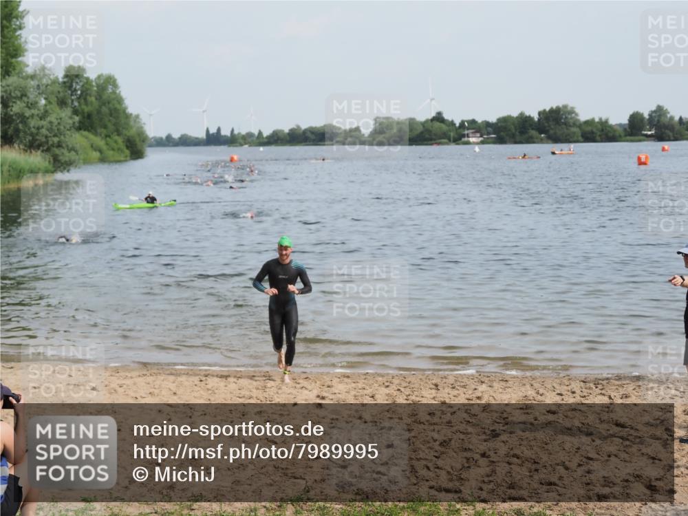 21.06.2025 - 27. Vierlanden-Triathlon MichiJ http://msf.ph/oto/7989995 15.06.2026 09:52:44 Schwimmen 313 meine-sportfotos.de
